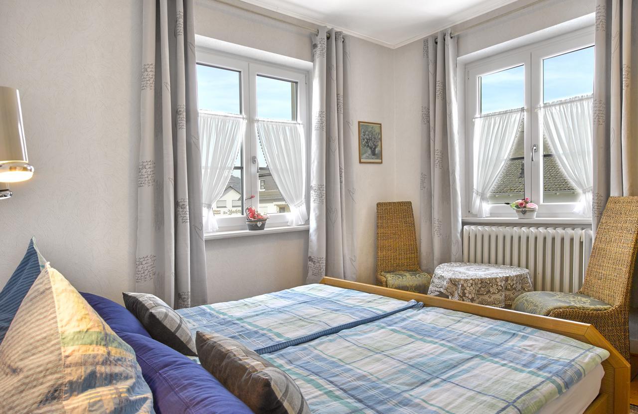 Pension "Haus Am Walde" Brodenbach, Mosel Esterno foto